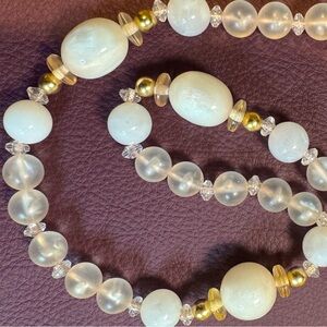 Beautiful Vintage Beaded glass necklace.